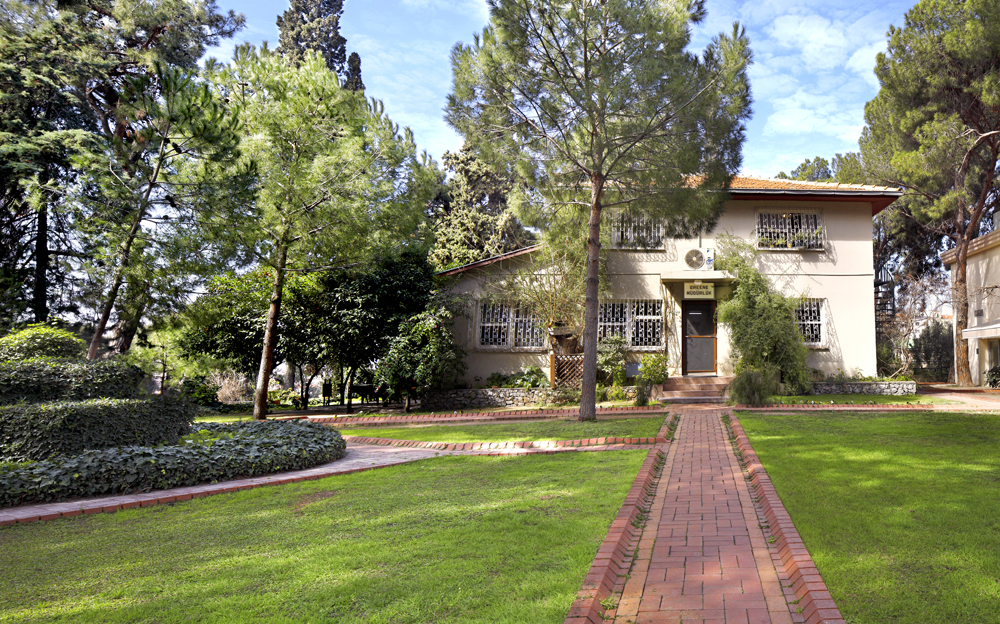 Özel İzmir Akder Anadolu Lisesi / Amerikan Kültür Koleji Fotoğrafları 1